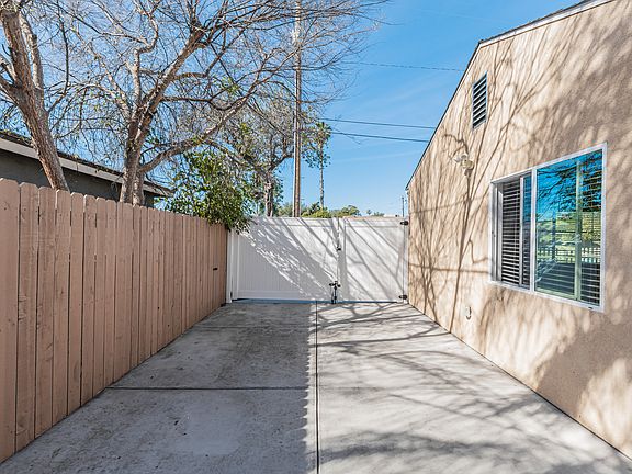 3rd image of 6848 Willis Ave