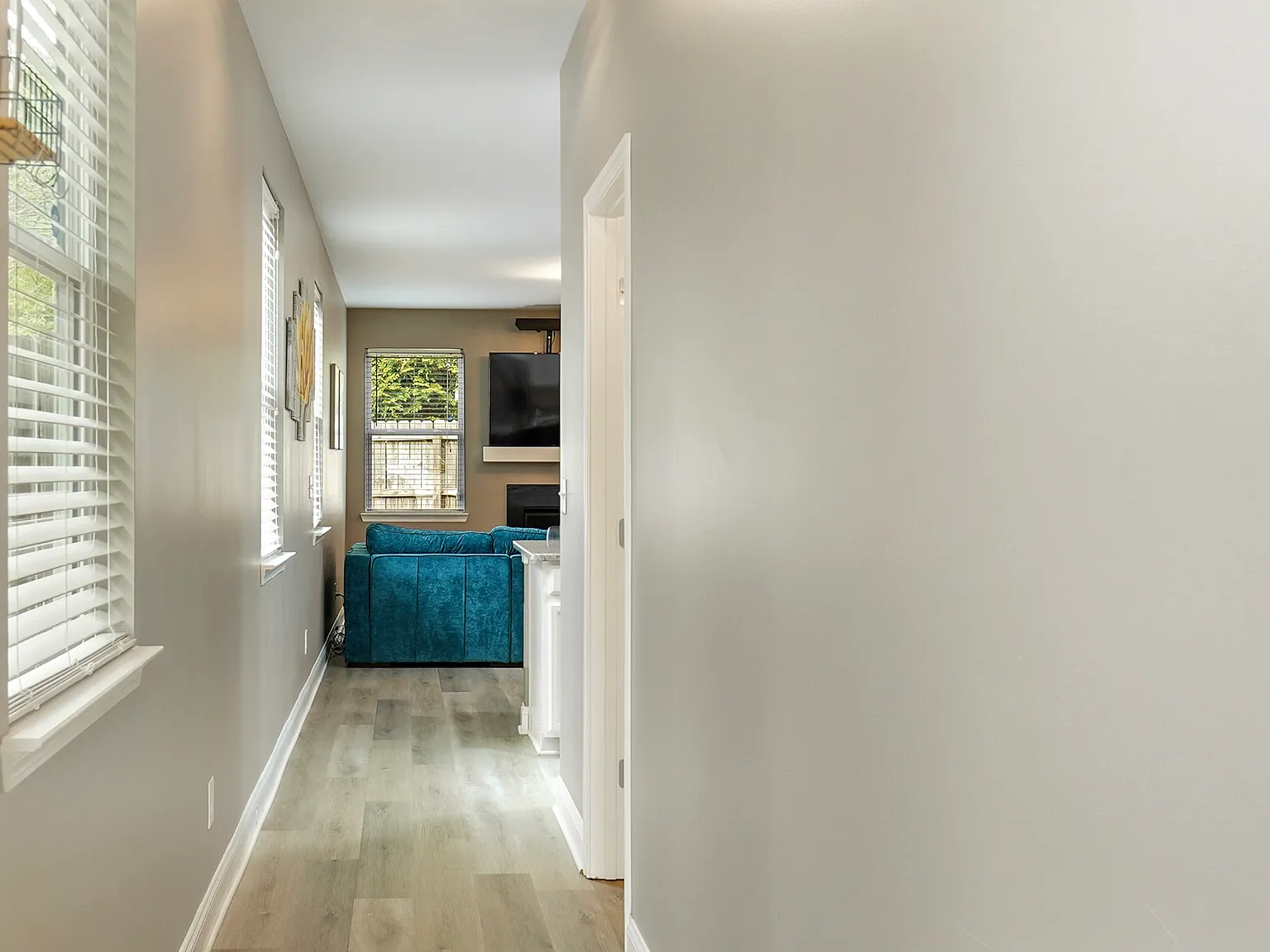 3 bed, 2.5 bath, 1848 sqft, $2,495 — Photo 2