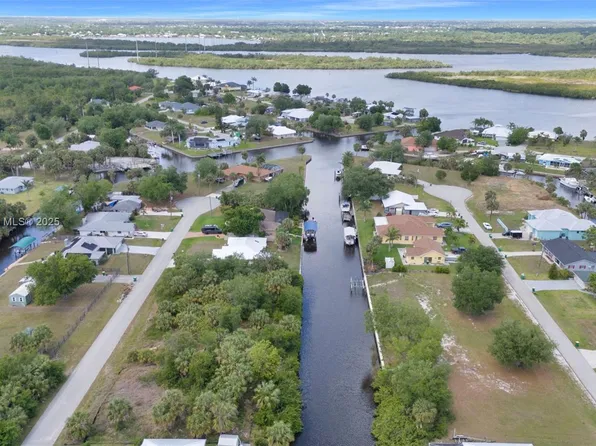 28450 Sabal Palm Dr, Punta Gorda, FL 33982