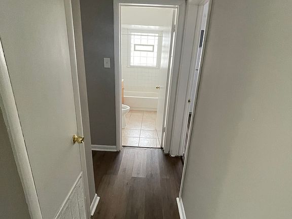 5th image of 15006 Dorchester Ave APT 1W
