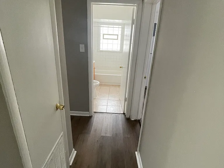 15006 Dorchester Ave #1W — Photo 5