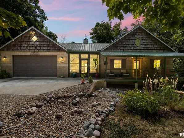 1522 Woodland Knolls Rd, Metamora, IL 61548