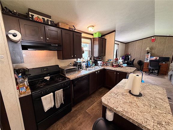 4th image of 7 Crystal Ln