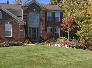 9128 Parkside Dr, Grand Blanc, MI 48439