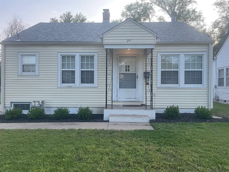 211 N Gordon Ave — Photo 1