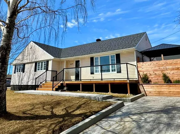 829 Retty Street, Labrador City, NL A2V1M8