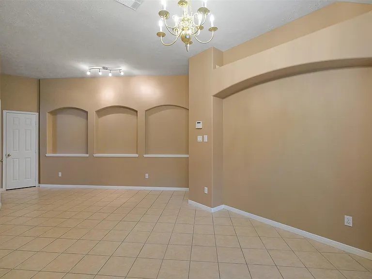 2610 Easton Springs Ct — Photo 3