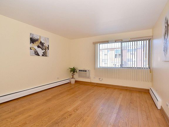 3rd image of 9510 Glenlake Ave APT 202