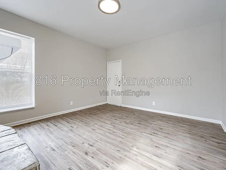 301 Benton Blvd #4 — Photo 2