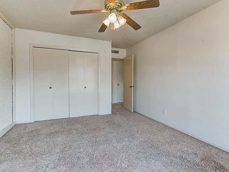 2012 Court Pl — Photo 24