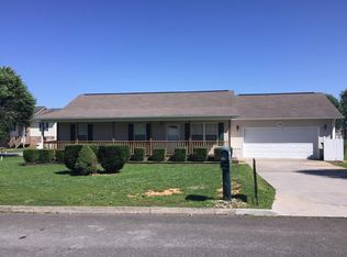 504 Delores Dr, Dandridge, TN 37725
