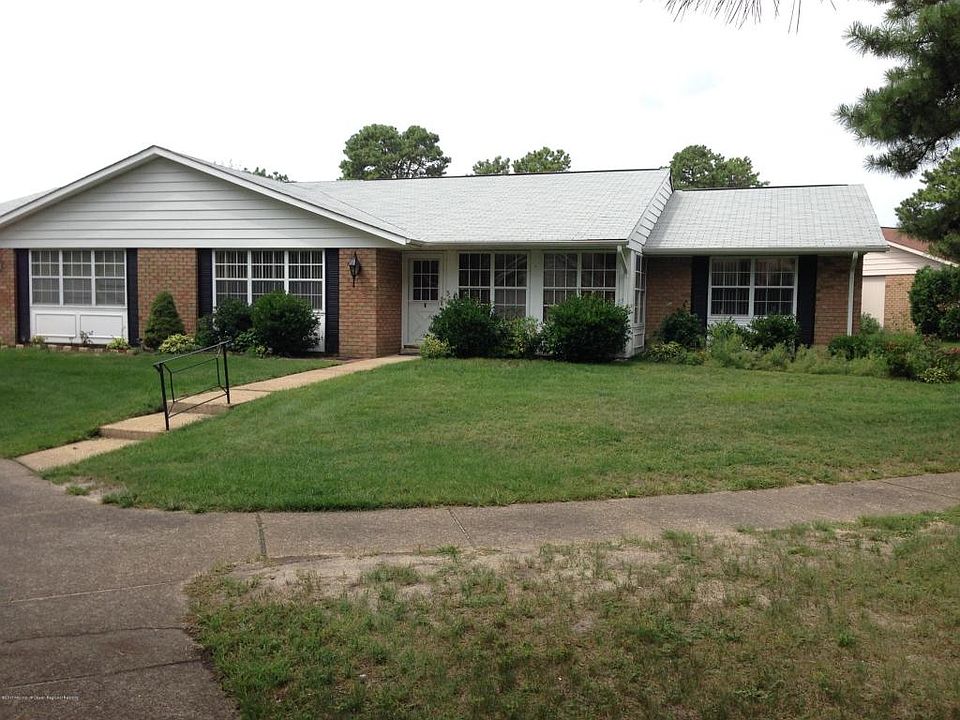 1st image of 122B Buckingham Dr