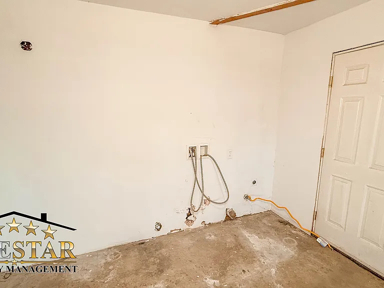 808 Hewlett St — Photo 25