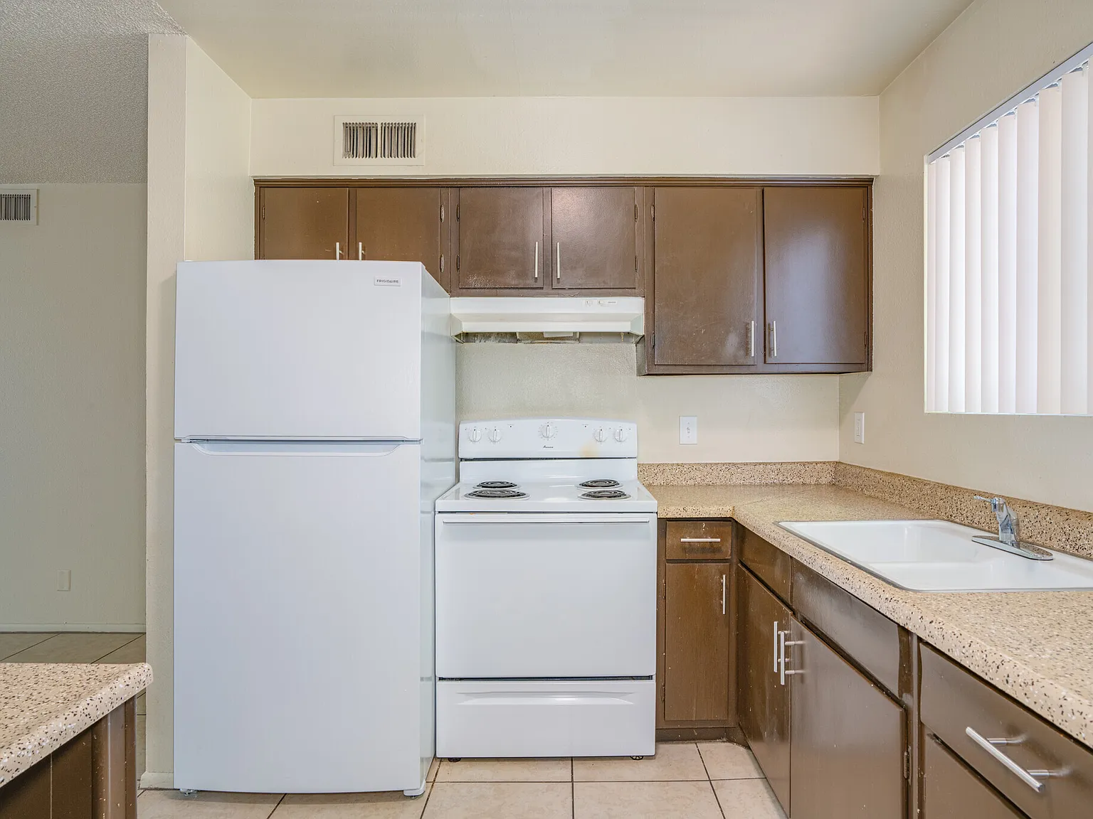 2 bed, 900 sqft, $1,200 — Photo 1