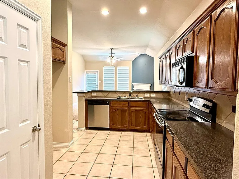 10008 Coolidge Dr — Photo 4