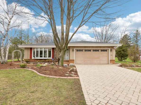 5550 Lakeview DRIVE, Greendale, WI 53129