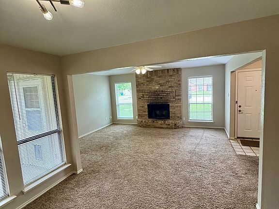 3rd image of 3205 Hillcrest Dr