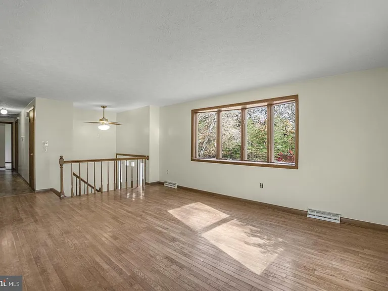 22397 Armstrong Dr — Photo 17
