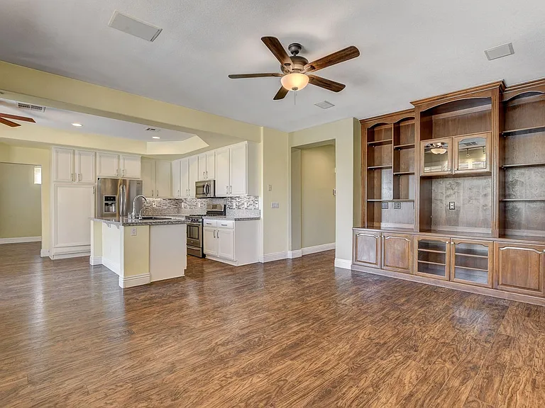 408 Silver Prairie Ct — Photo 19