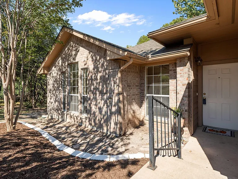 7704 Plateau Cv — Photo 3