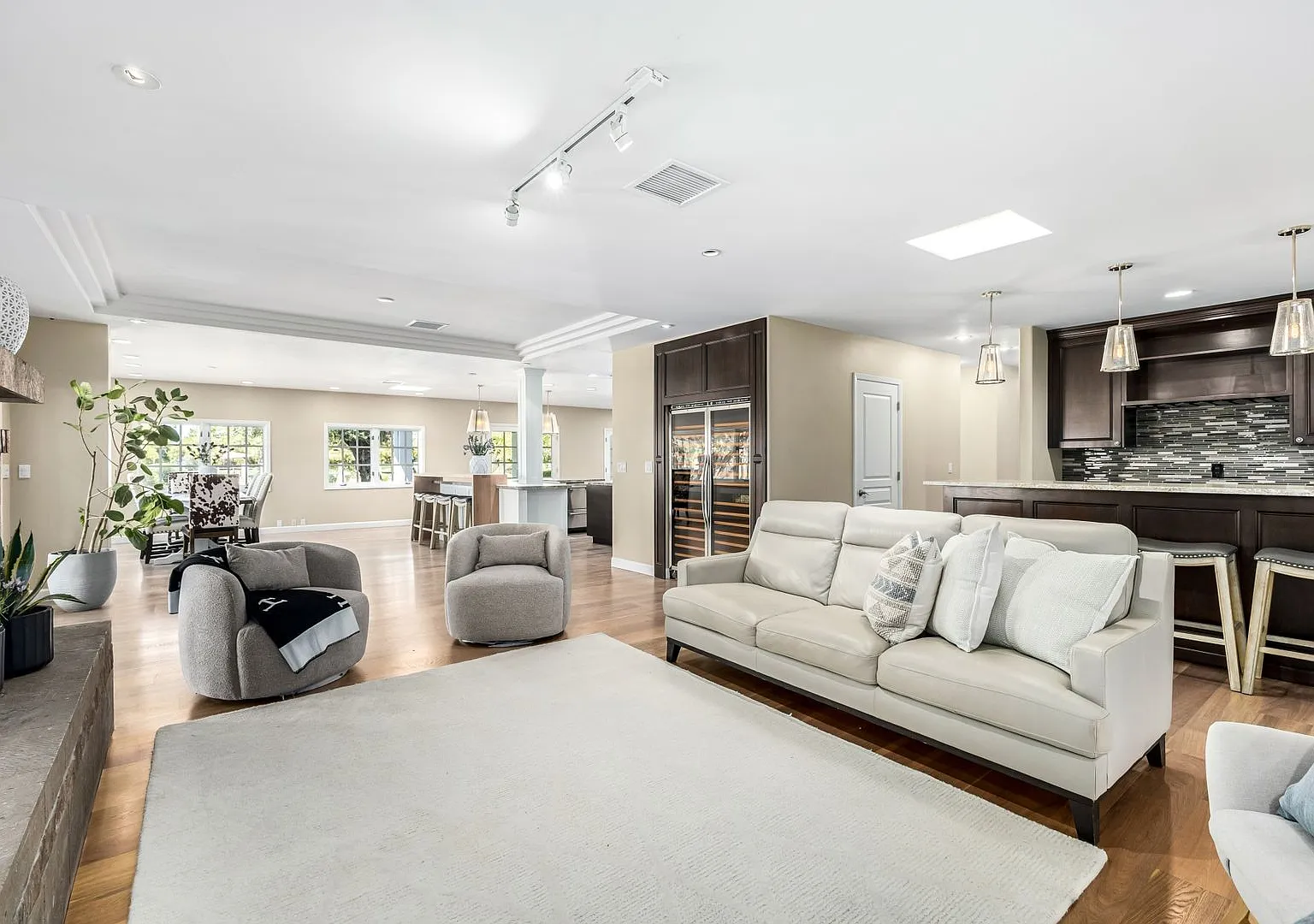 Rates Vary: $10,995 - $19,995 — Photo 1