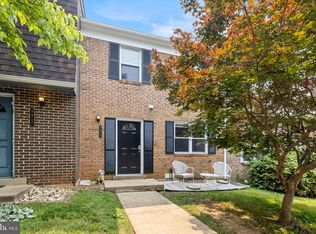 9919 Lakepointe Dr, Burke, VA 22015