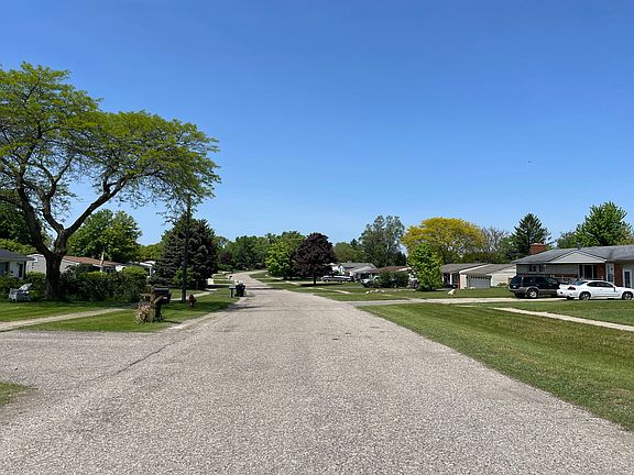 5th image of 1395 Foreland Dr