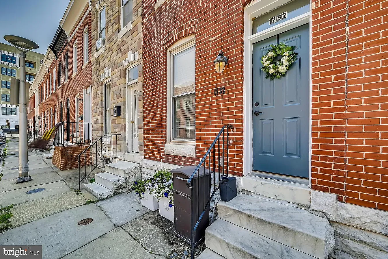 2 bed, 1.5 bath, 976 sqft, $2,600 — Photo 2