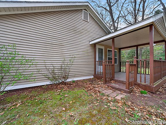 4th image of 1093 E Giles Rd