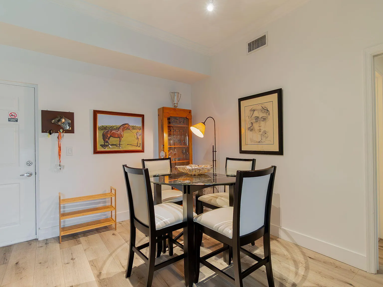 2 bed, 2.0 bath, 1174 sqft, $5,500 — Photo 3