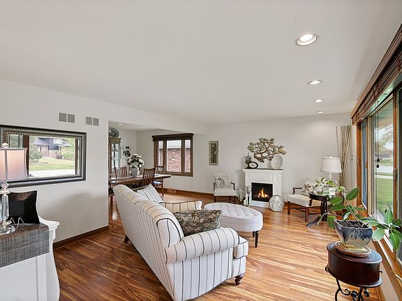 3rd image of 7927 Sequoia Ct