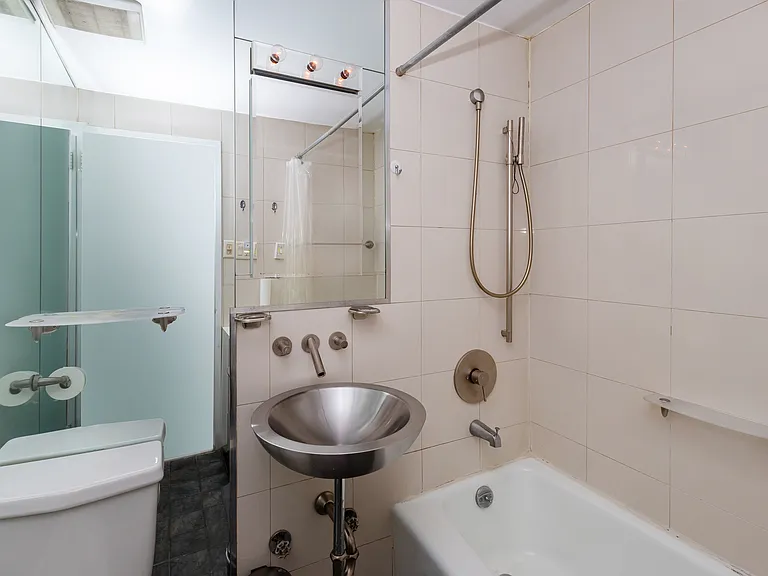 211 Thompson St #2D — Photo 7