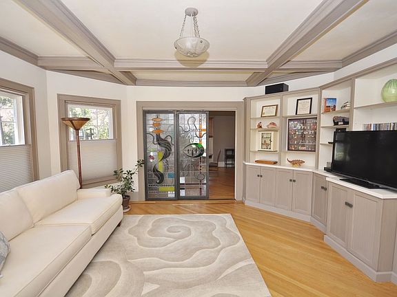 Custom Cabintry & Sliders