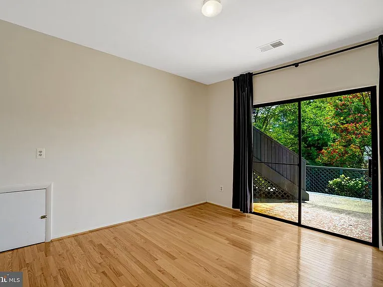 203 W Glendale Ave — Photo 32