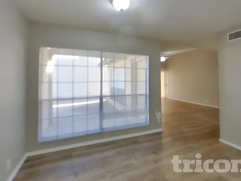 14239 N 50th Dr — Photo 3