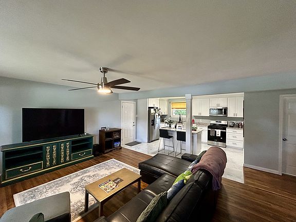 3rd image of 8120 Halprin Dr