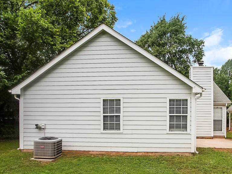 8908 Chesham Dr — Photo 16
