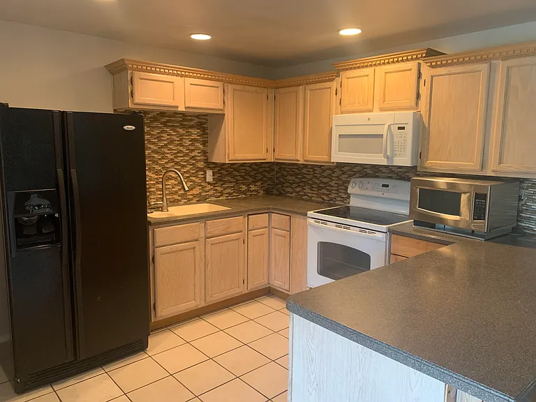 3320 E Ludlow Dr — Photo 6