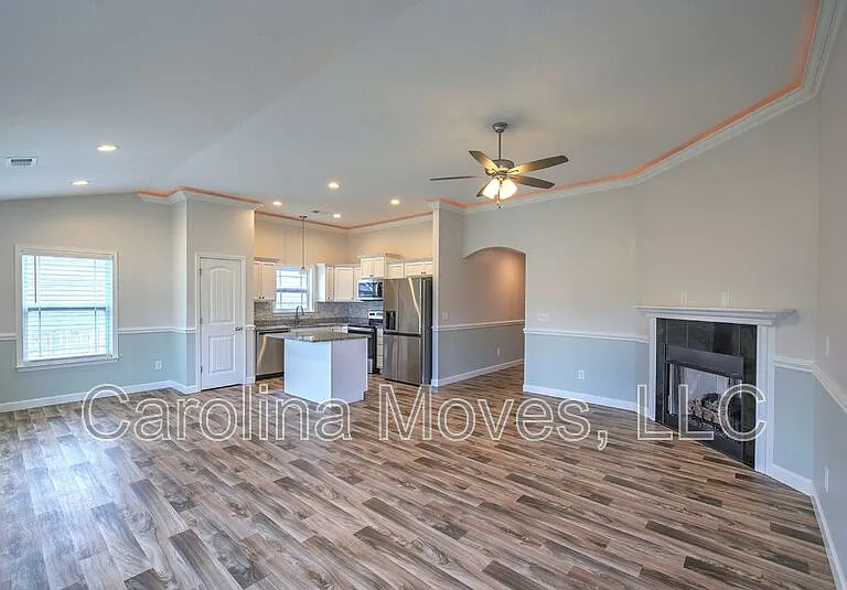1303 Lindale Pl — Photo 5
