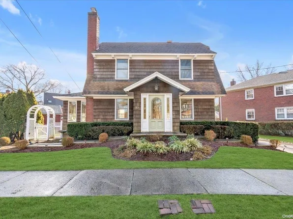 10 Crocus Avenue, Floral Park, NY 11001