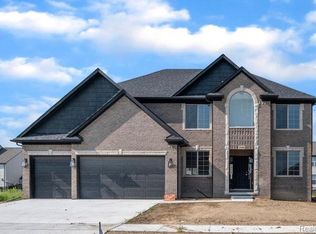 19054 Brighton Dr, Macomb, MI 48042