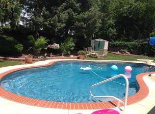 5 Foxwood Ct, Sicklerville, NJ 08081