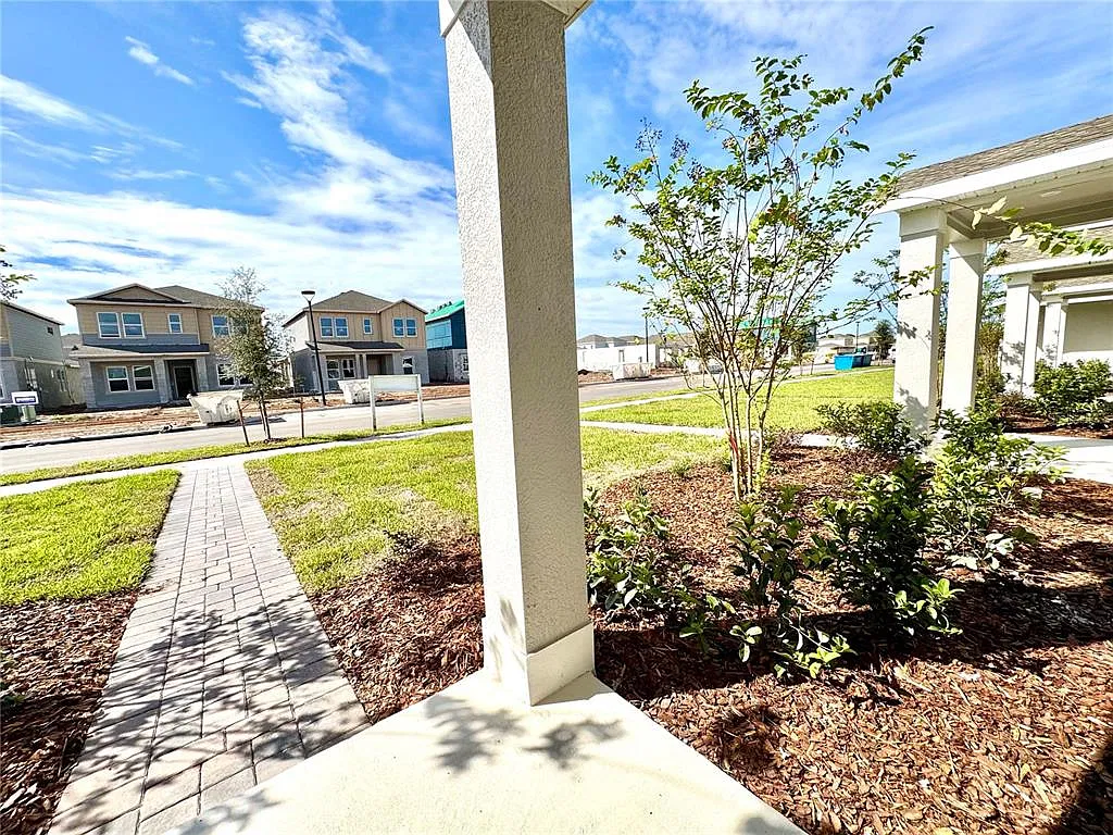 3 bed, 2.5 bath, 1615 sqft, $2,400 — Photo 3