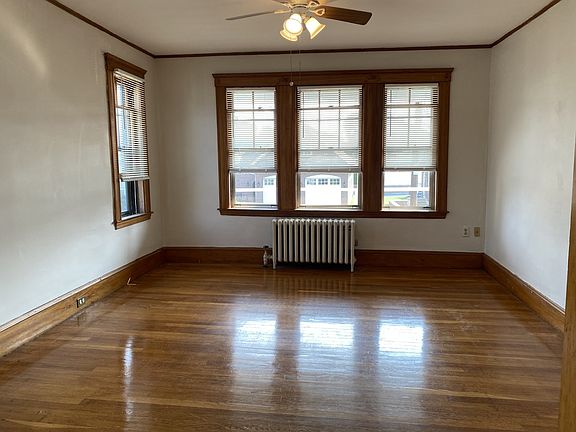 5th image of 24 Colonial Ave #22