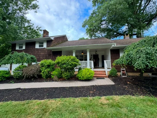 131 Jefferson Ave, Green Brook, NJ 08812