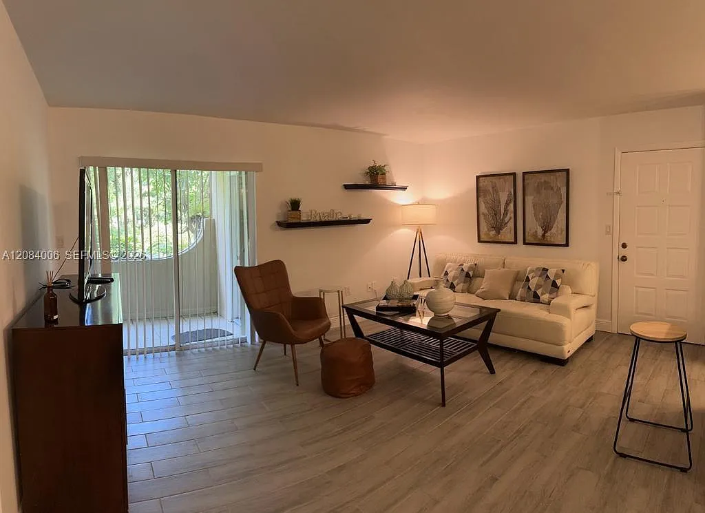 Doral Pk Country Cl Villa — Photo 3