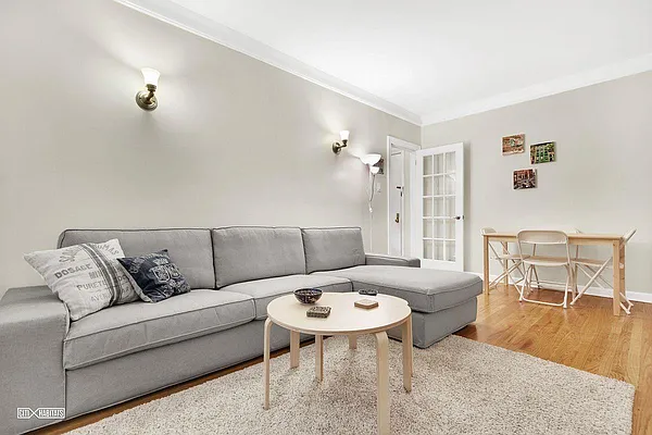 Rented by Manhattan Realty Group | media 8