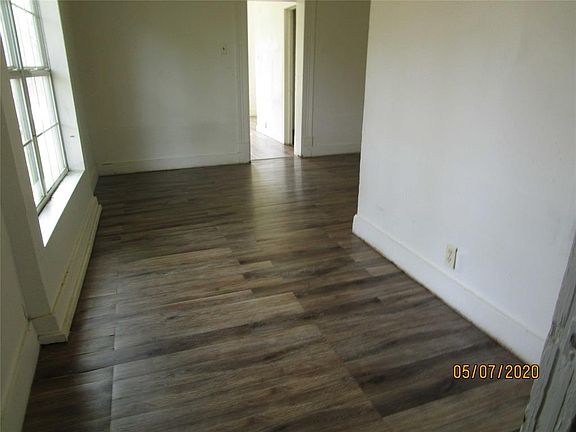 2nd image of 426 Poplar St APT A