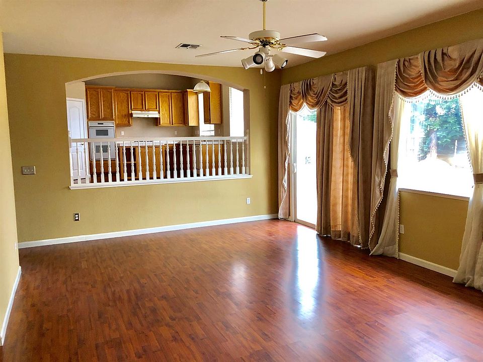 1st image of 986 Blackwell Way