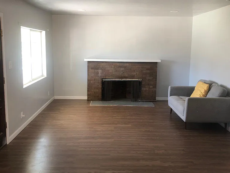 223 E Nevada St — Photo 1